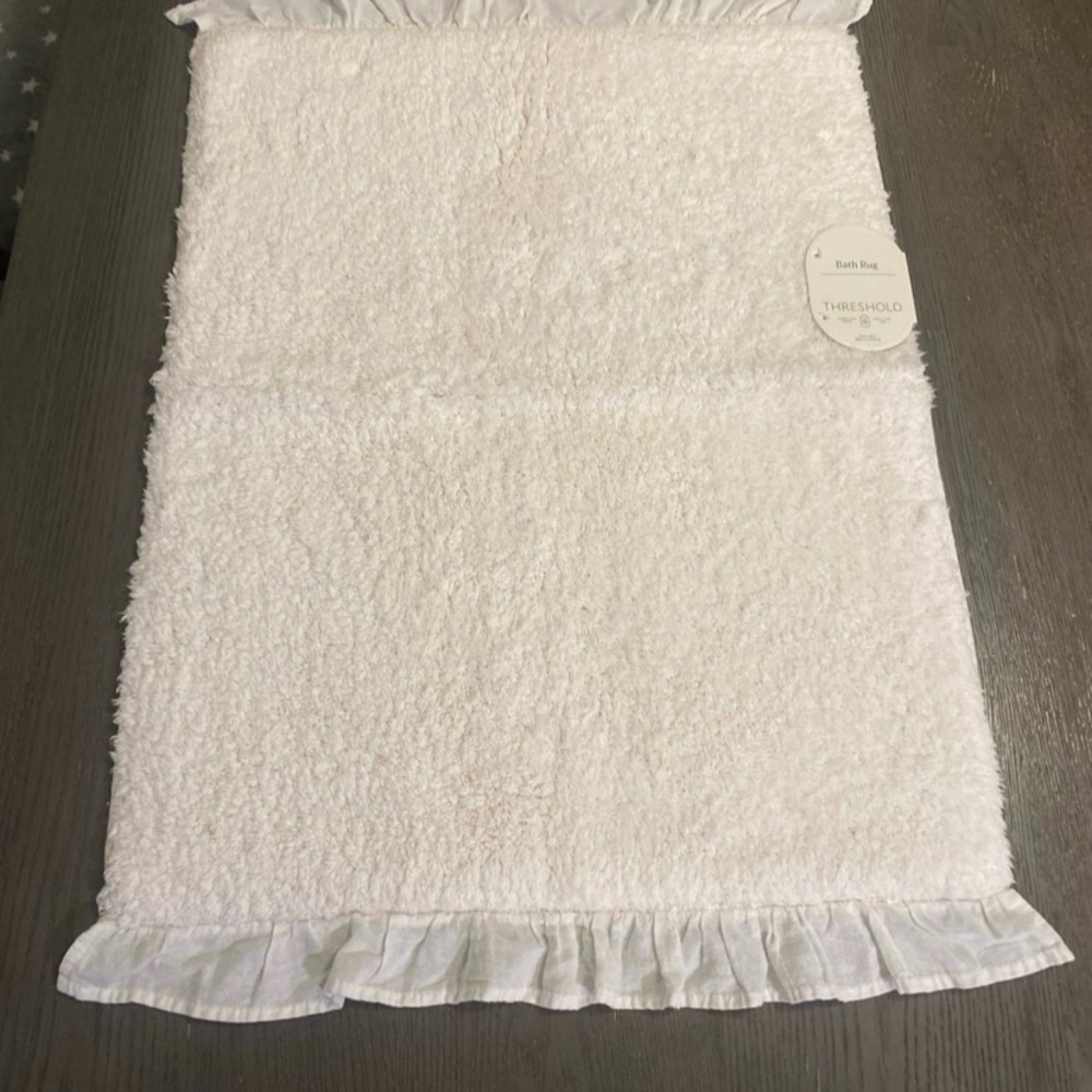 Threshold Cream Ruffled Bath Mat - Picture 2 of 3